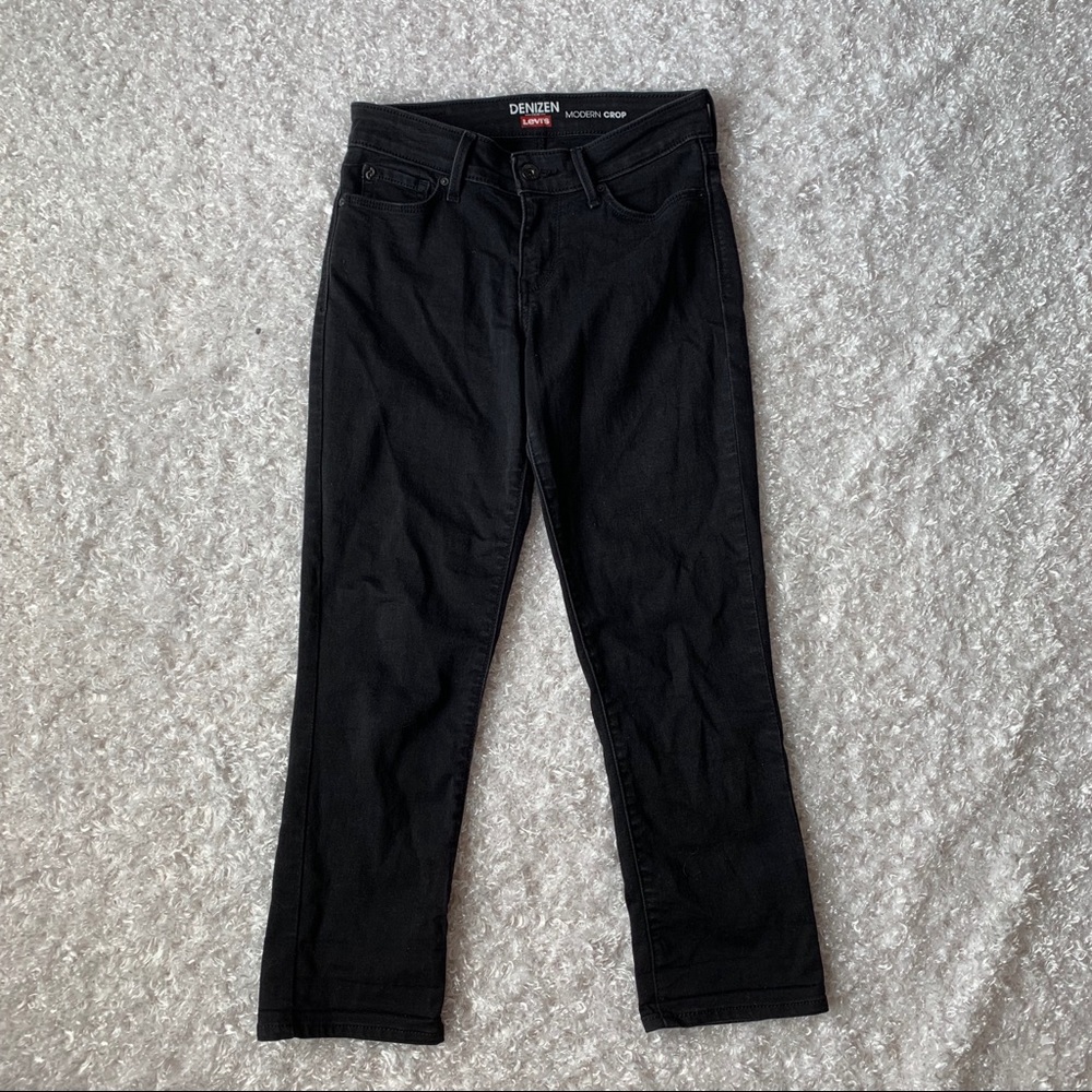 Black Levi’s jeans